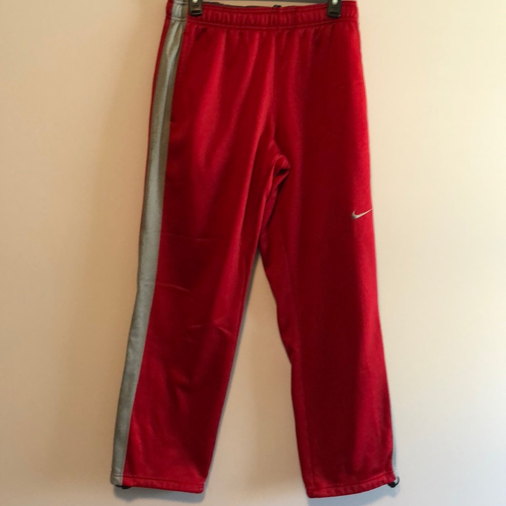 Men’s Nike red thermafit sweat pants.